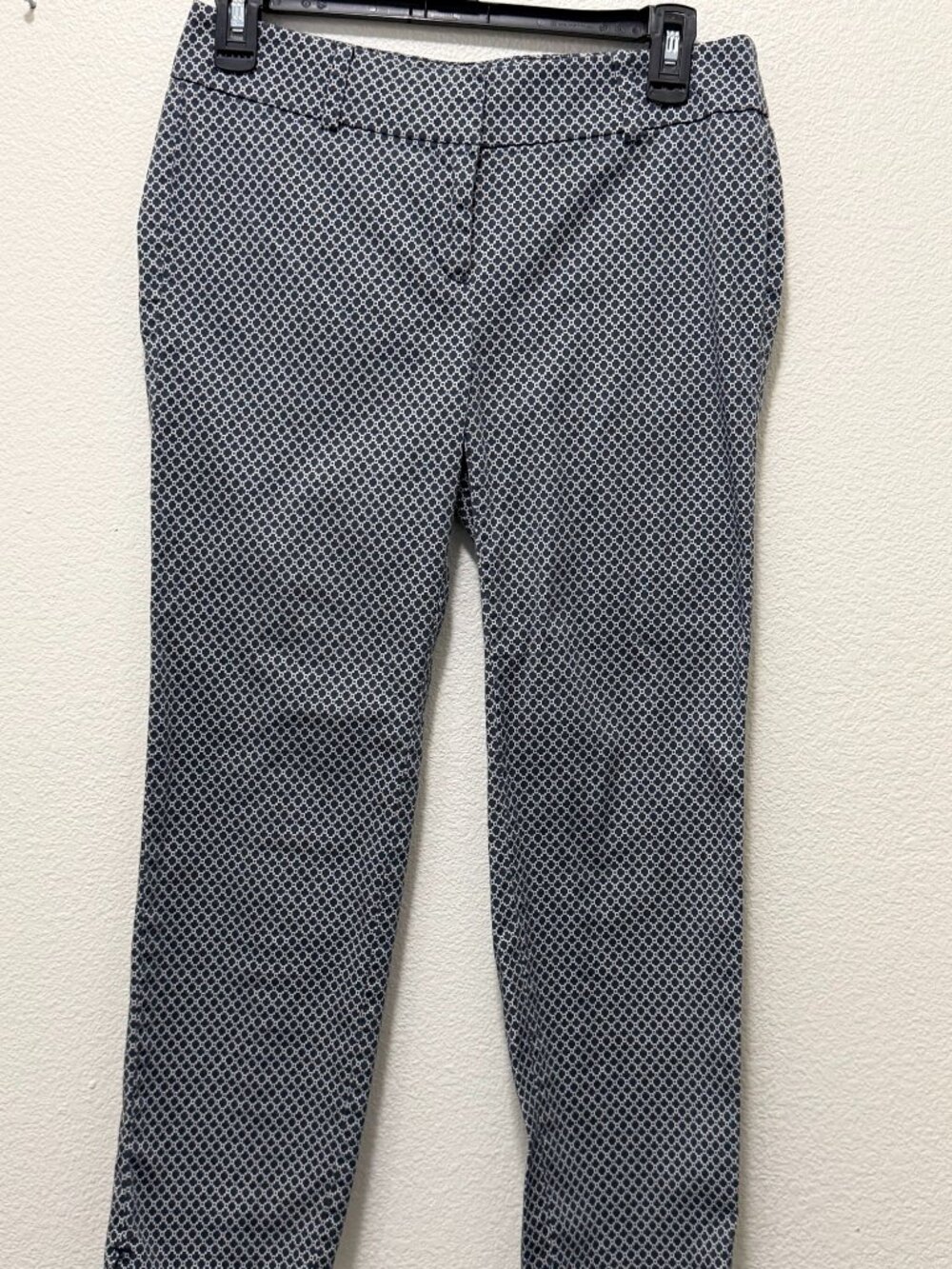 Ann Taylor blue and white patterned ankle pants, flat front, size 0